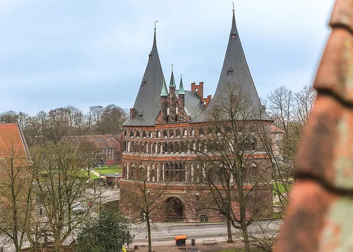 Maisonette Am Holstentor Mit Dachterrasse Und Heimkino