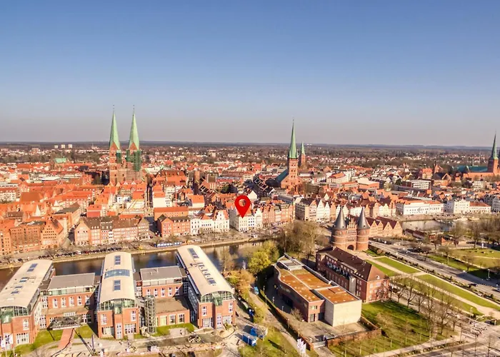 Maisonette Am Holstentor Mit Dachterrasse Und Heimkino