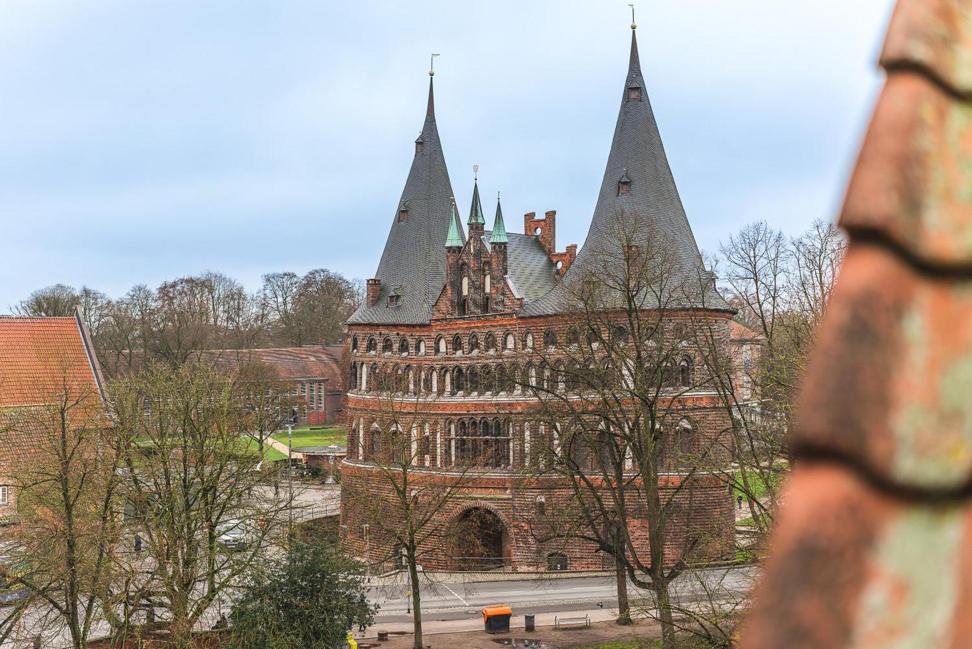 Maisonette Am Holstentor Mit Dachterrasse Und Heimkino Apartment