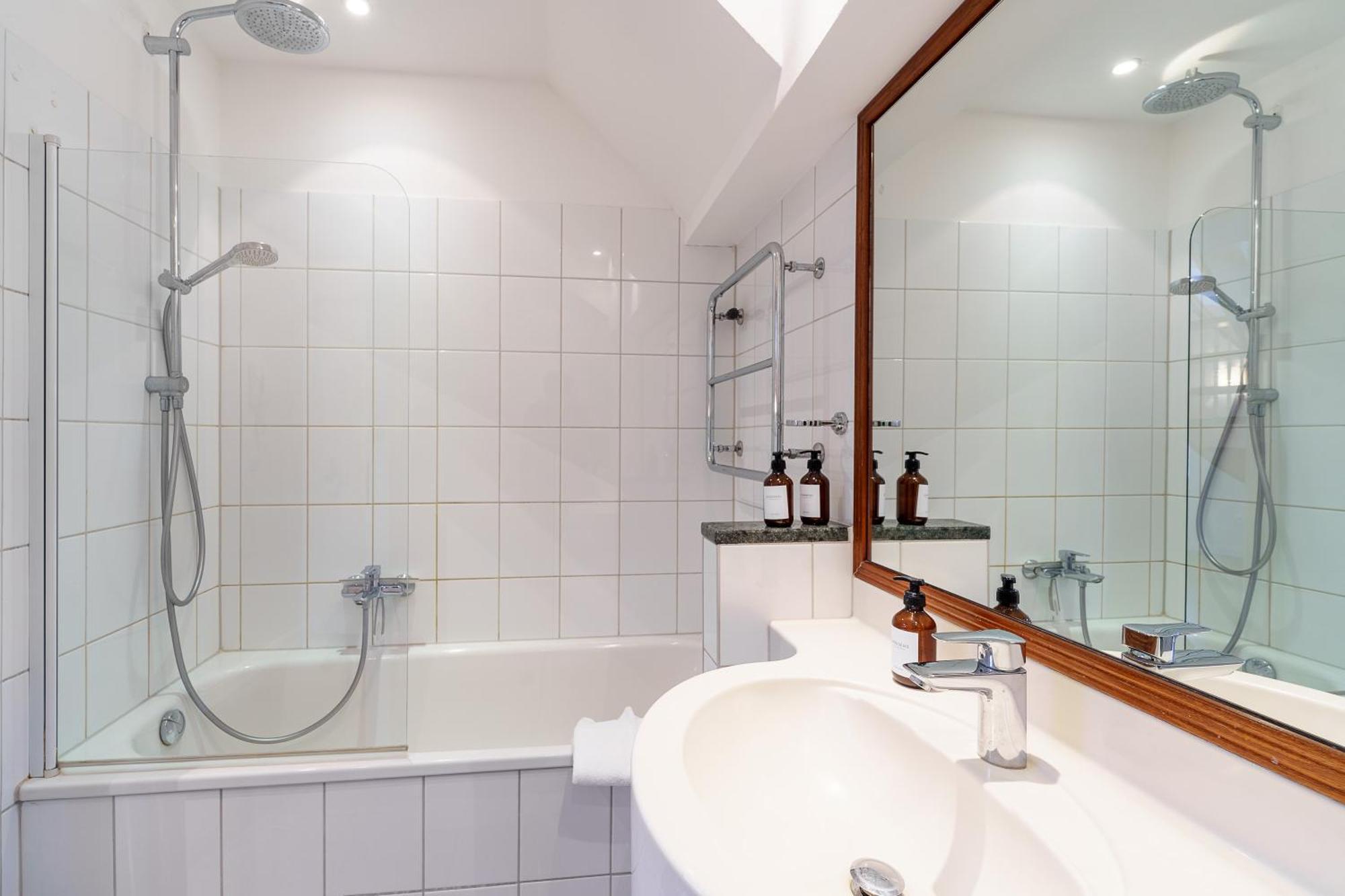 Apartment Maisonette Am Holstentor Mit Dachterrasse Und Heimkino *