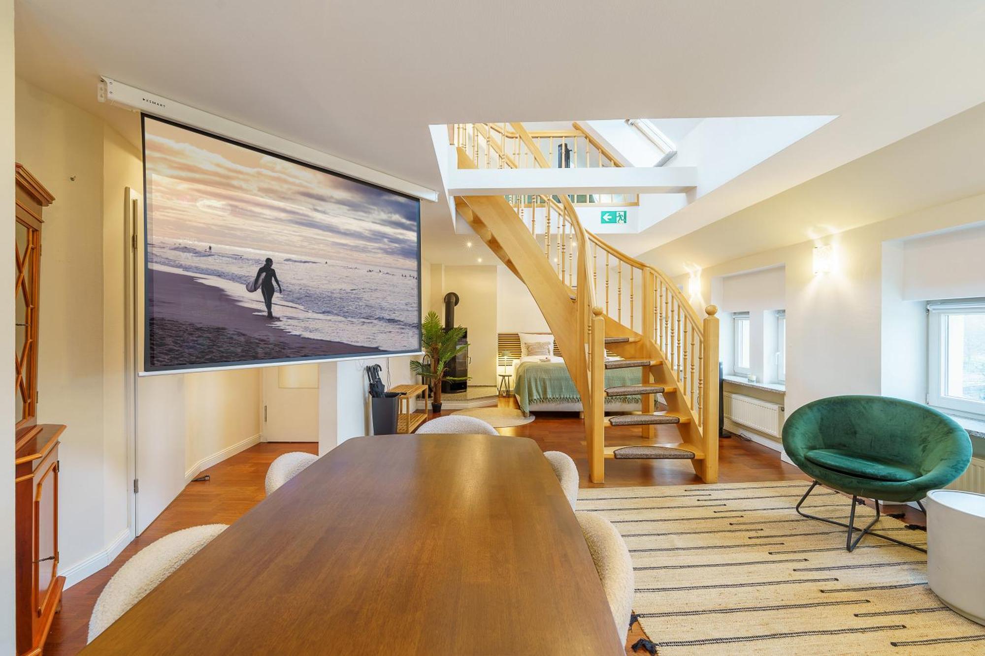 Apartment Maisonette Am Holstentor Mit Dachterrasse Und Heimkino Lubeck